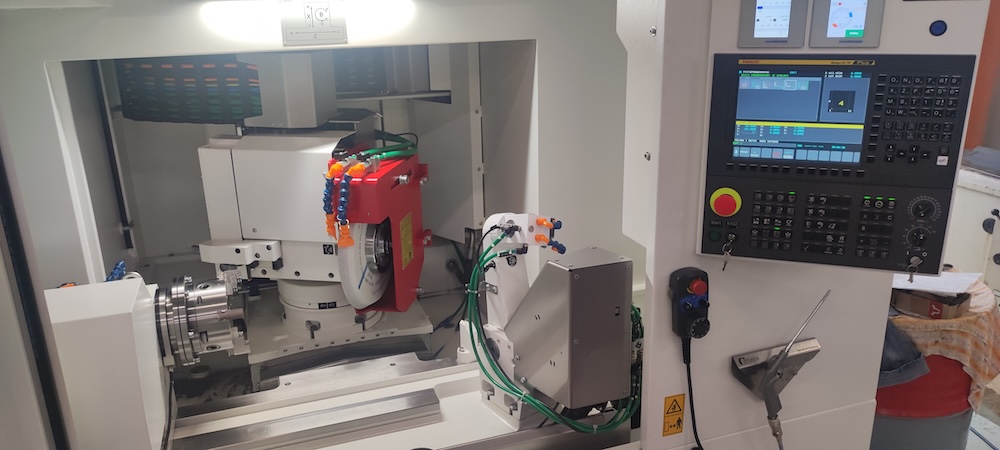 CNC otvorová bruska Studer S100